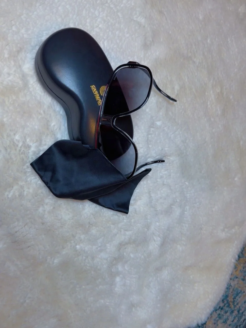 Oversized Black Gradient Lens Sunglasses with Case